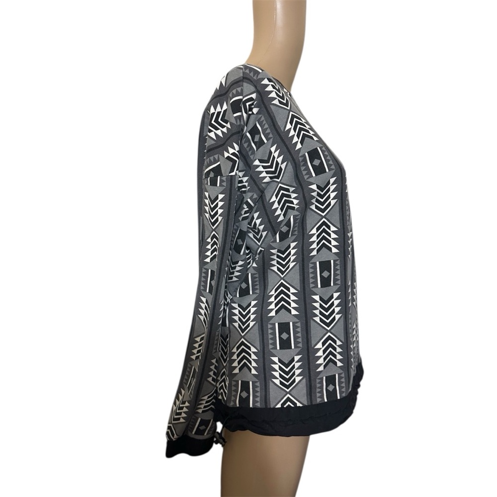 The North Face Black and White Geometric Sweatshirt - Picture 2 of 6
